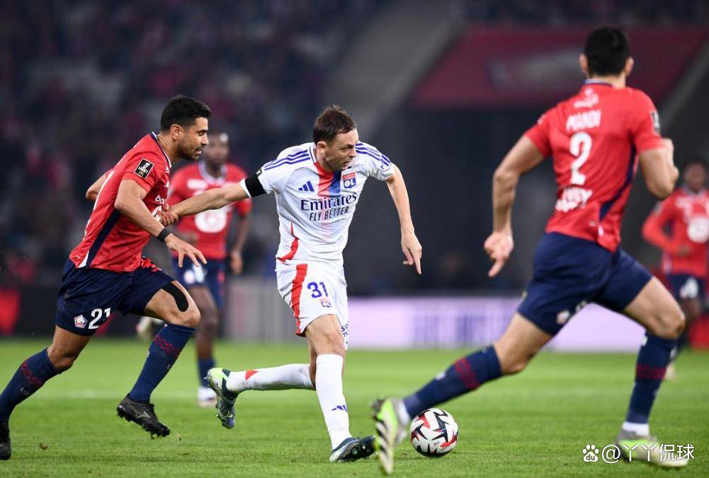 法国杯集结日再迎强敌；里昂战术微调；主帅态度：媒体盛赞；轮换策略成焦点的简单介绍