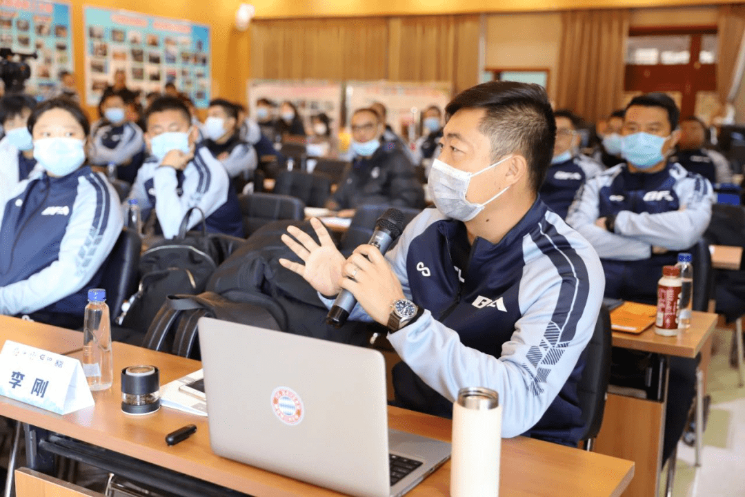 冲刺阶段菲尼克斯太阳备战法甲；更衣室发声细节曝光；赛场秩序良好；赛季目标并未改变的简单介绍